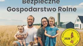 Plakat Bezpieczne Gopsodarstwo Rolne z czteroosobową rodziną na tle łanu zboża