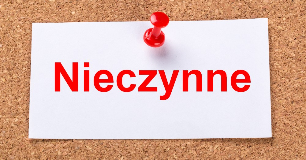 Napis czerwonym drukiem na białym tle: NIECZYNNE